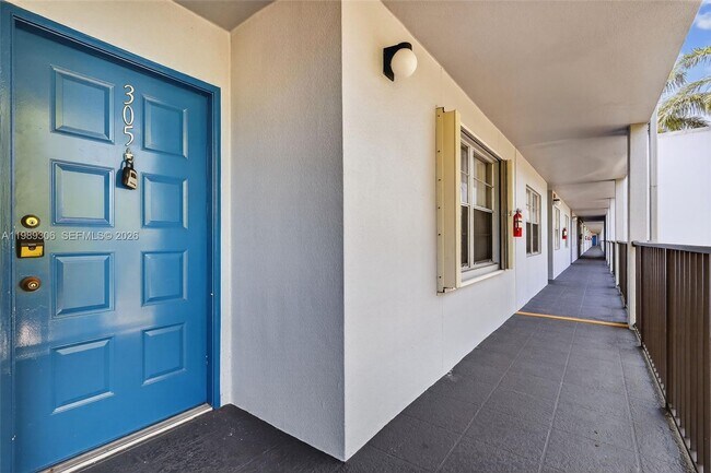 Building Photo - 12500 SW 5th Ct