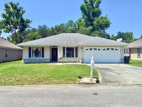 Building Photo - Move-In Ready Hodges 3/2: White Kitchen, C...