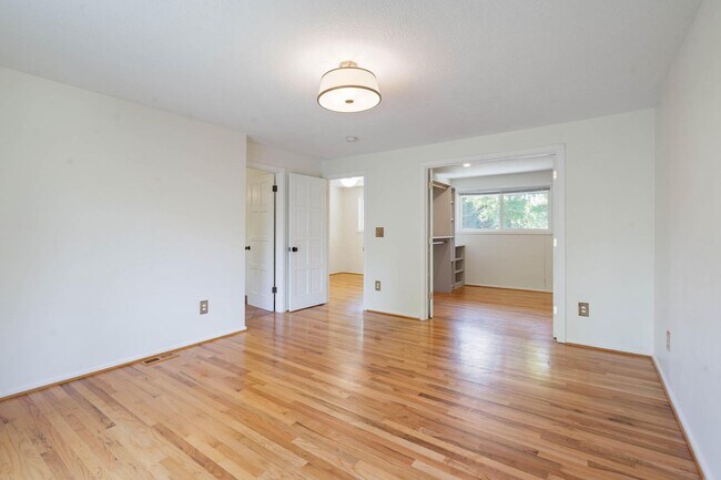 Building Photo - 13745 Cameo Ct