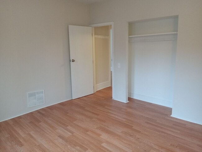 Building Photo - 2 Bedroom House in Millville NJ FOR RENT $1500
