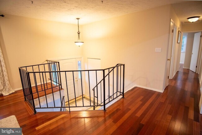Building Photo - 10038 Chatelaine Cir