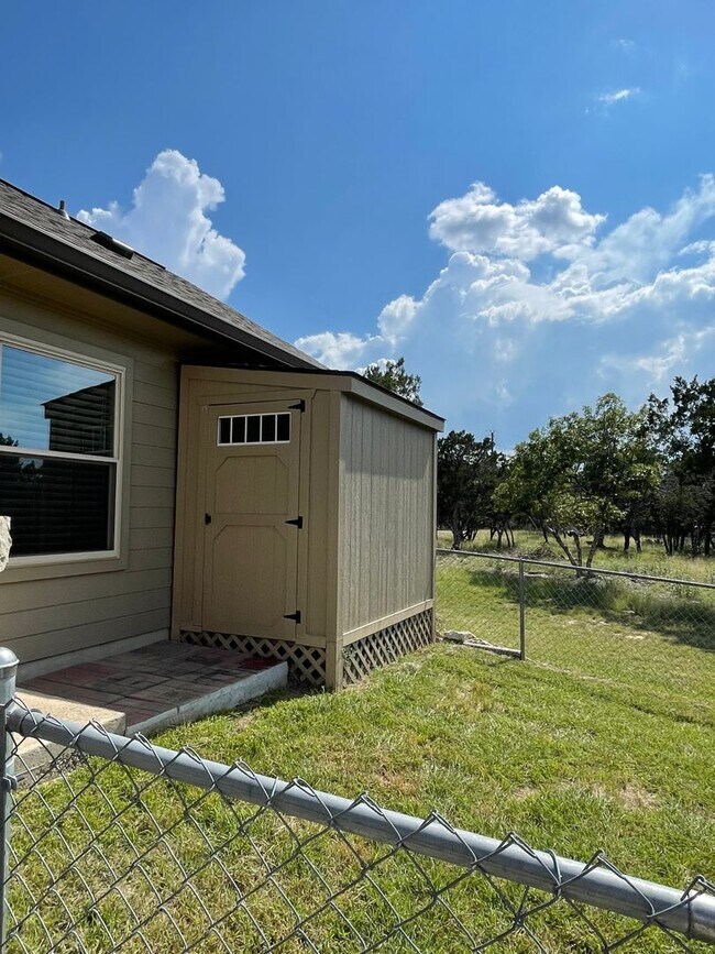 Building Photo - Guest Home in the Gated Saddlewood Estates
