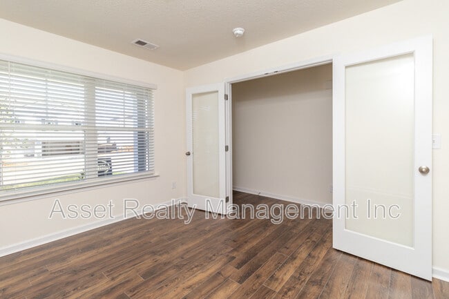 Building Photo - 2019 Southwood Cir