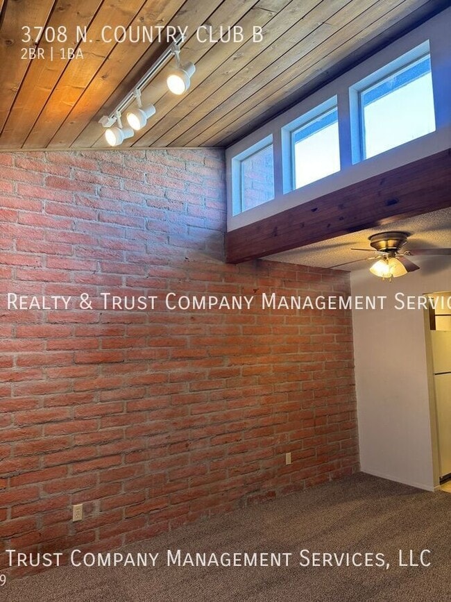 Building Photo - 3708 N Country Club Rd