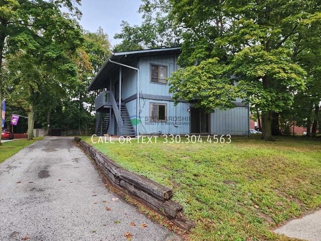 Building Photo - 210 S Maple St