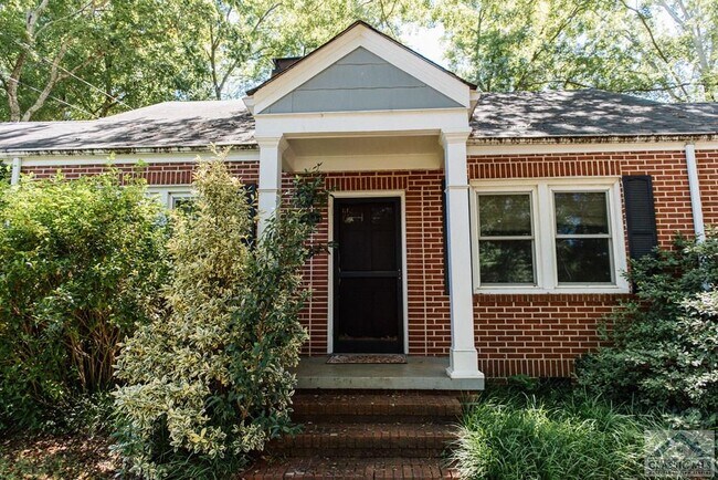 Building Photo - 520 Sunset Dr