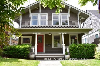 Building Photo - 809 15th Ave