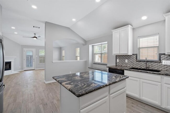 Building Photo - 1083 Zeus Cir