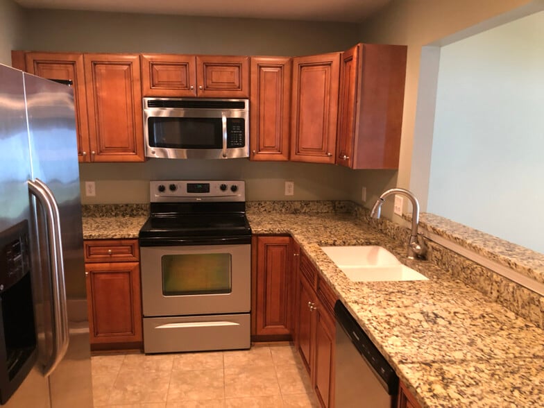 Building Photo - 304 Gary Cir