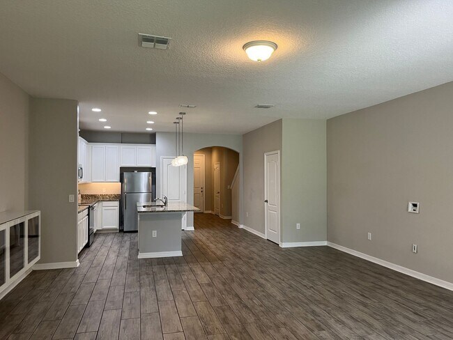 Building Photo - 11950 Sands Cv