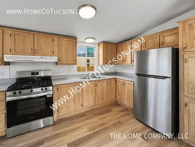 Building Photo - 9950 N El Uno Minor