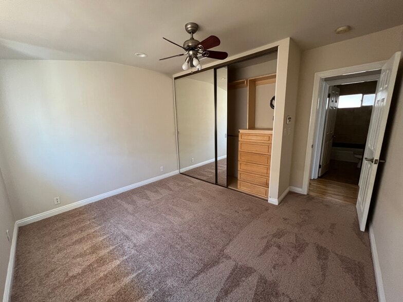 Building Photo - 1046 W 187th Pl