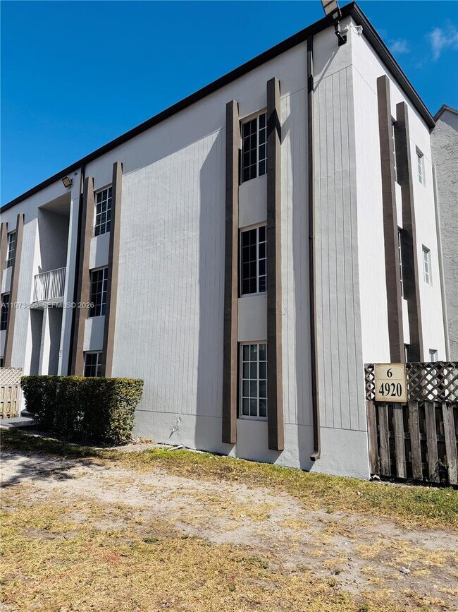 Building Photo - 4920 NW 79th Ave