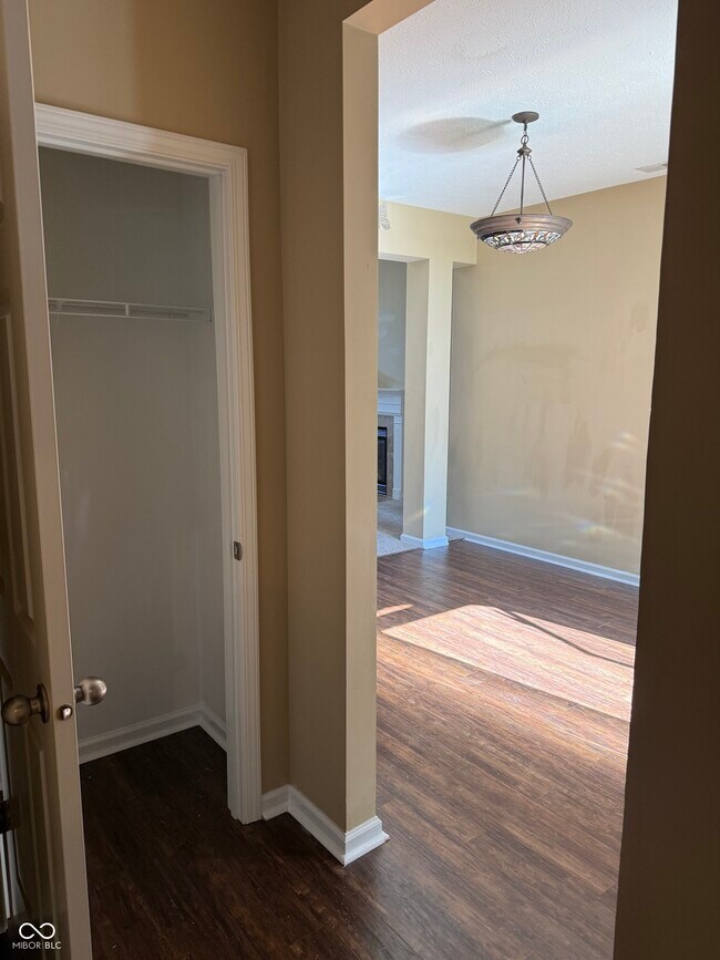 Building Photo - 1055 Woodfield Ct