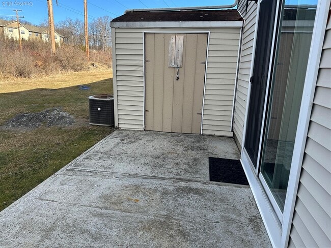 Building Photo - 276 Temple Hill Rd