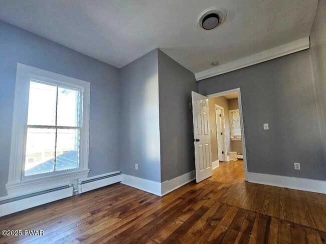 Building Photo - 314 11th St