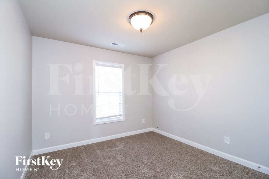 Building Photo - 1686 Crestlawn Tl