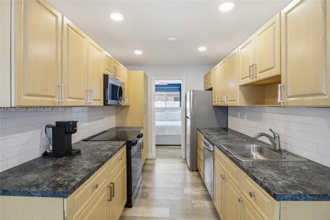 Building Photo - 1301 NE 16th Terrace