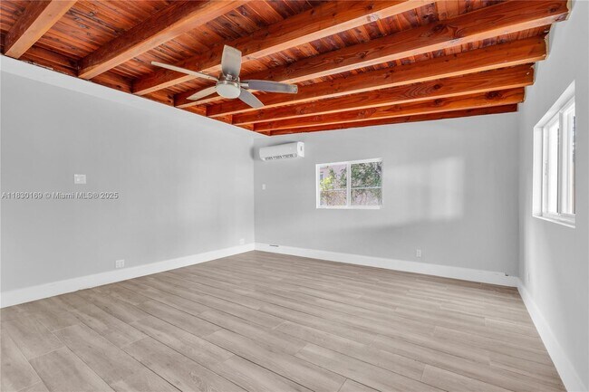 Building Photo - 2729 SW 18th St