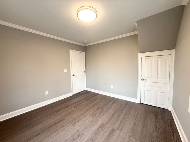 Building Photo - Renovated 2BR Home Minutes from Downtown Hickory – Washer & Dryer Included!