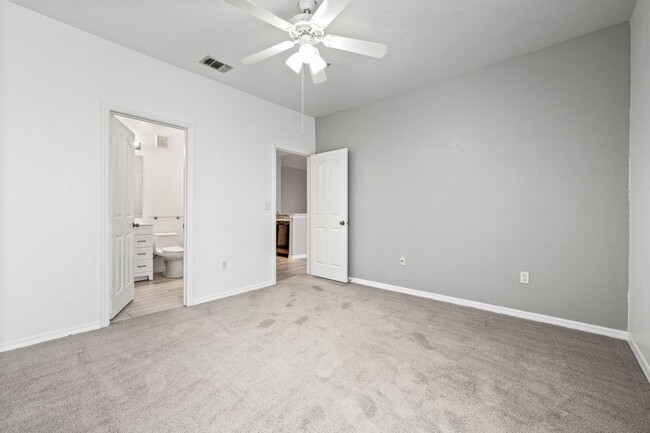Building Photo - 5513 Legacy Crescent Pl