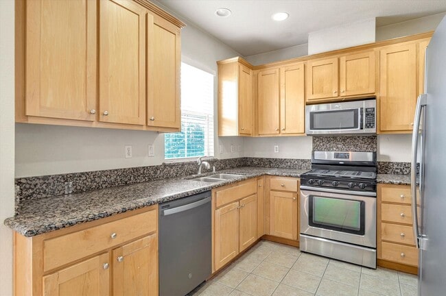 Building Photo - 581 Bridgeport Terrace