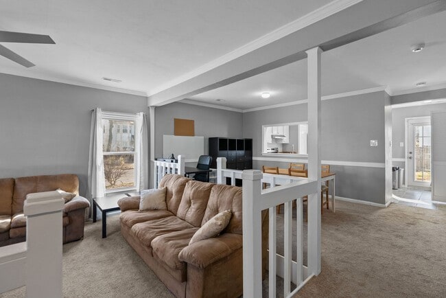 Building Photo - Beautiful Townhouse-Style Home in Virginia Beach!