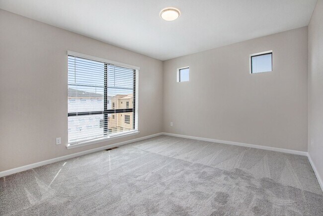 Building Photo - Beautiful 2 Bed 2 1/2 Townhome in Virginia Village