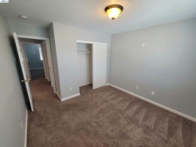 Building Photo - 577 Rockingham Way