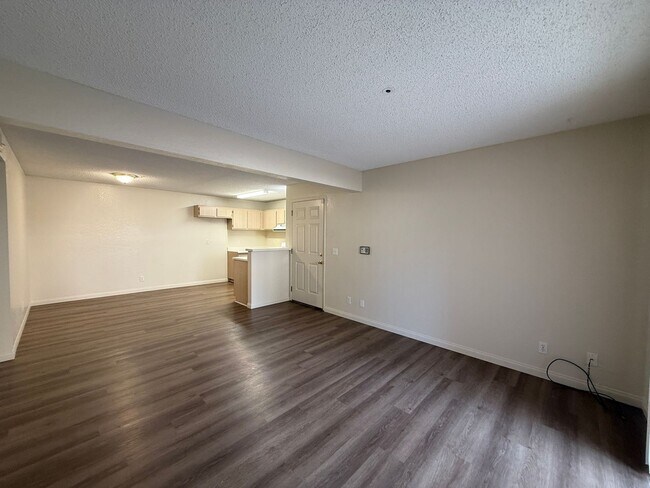 Building Photo - Downstairs Corner Condo in the Gated Commu...