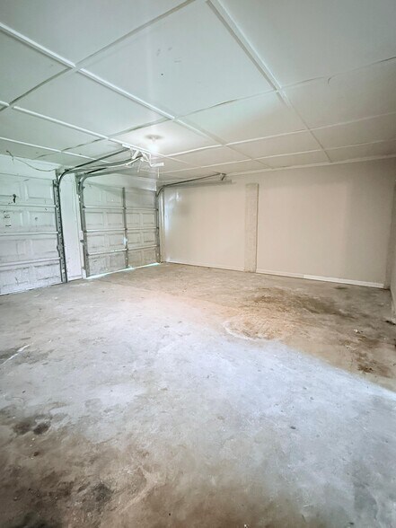 Building Photo - 1604 Roberts Dr SE