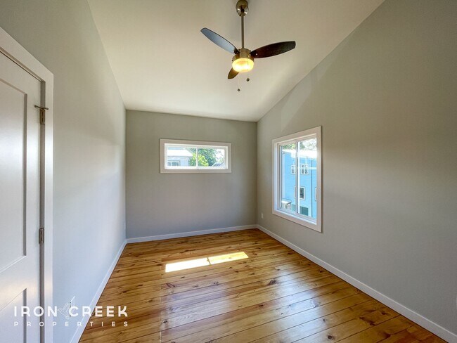 Building Photo - Beautiful, Brand-New Compact Cottage in So...