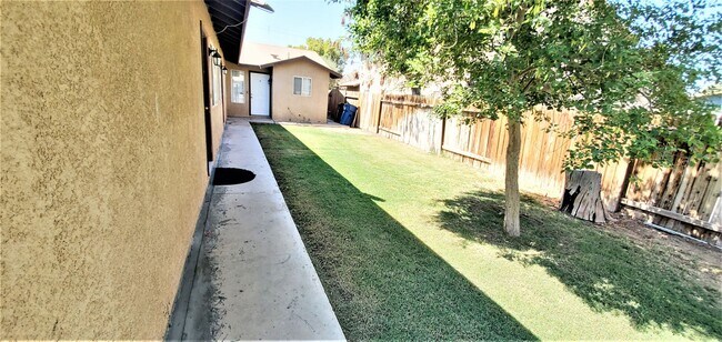 Building Photo - 938 E. 4th St.