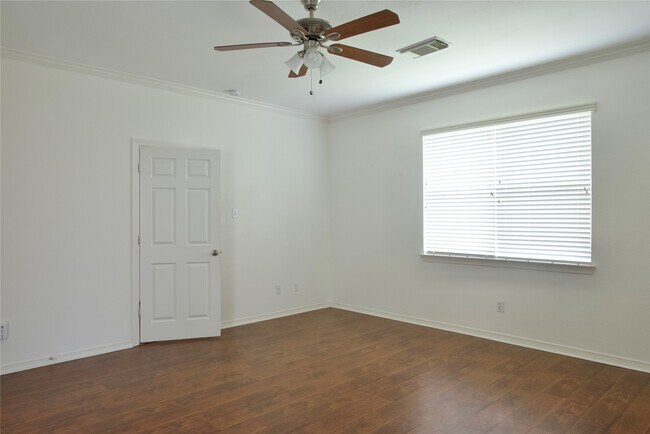 Building Photo - 2023 Creek Run Dr