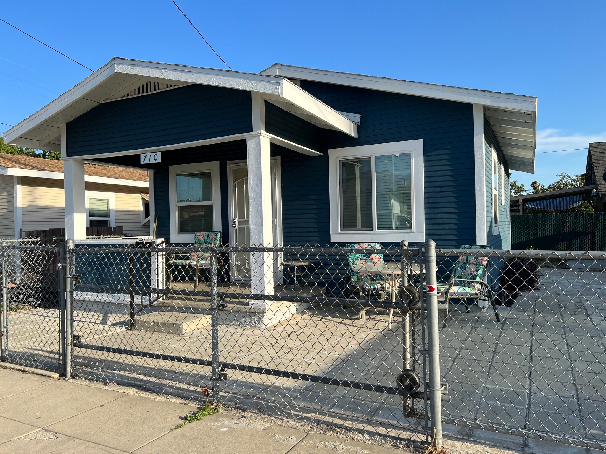 Building Photo - 710 E Nocta St