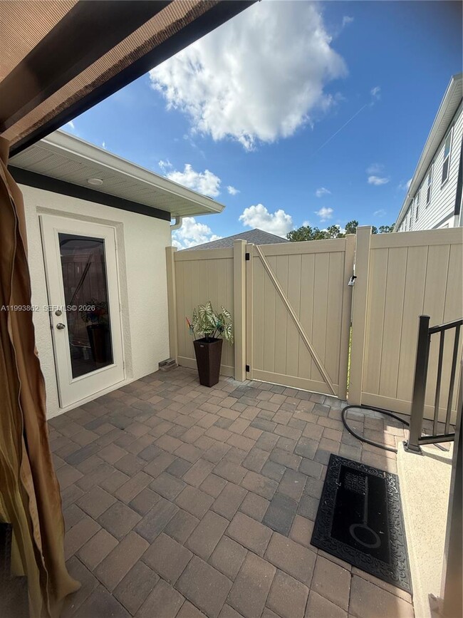 Building Photo - 9261 Gran Teatro Dr