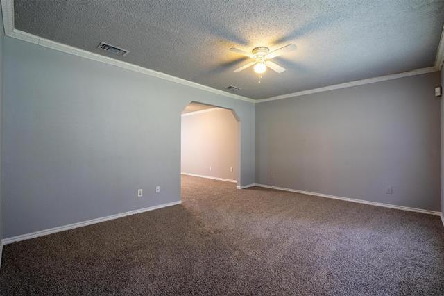 Building Photo - 4212 Village Green Dr