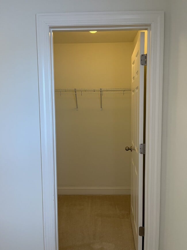 Building Photo - "Charming 4-Bed Gem with Guest Suite & Mod...