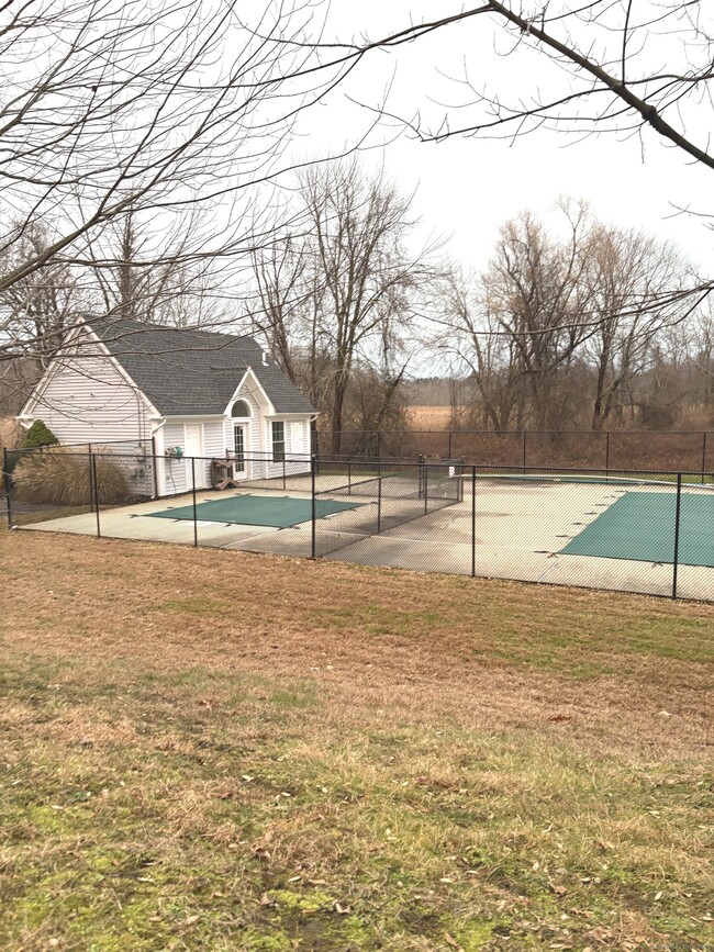 Building Photo - 5 Howes Ct