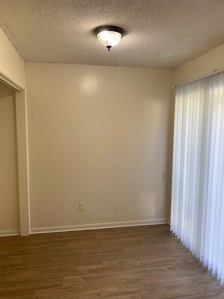 Building Photo - 301 Shiloh Dr