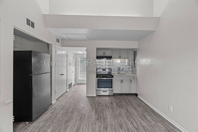 Building Photo - 2323 Woodson Rd