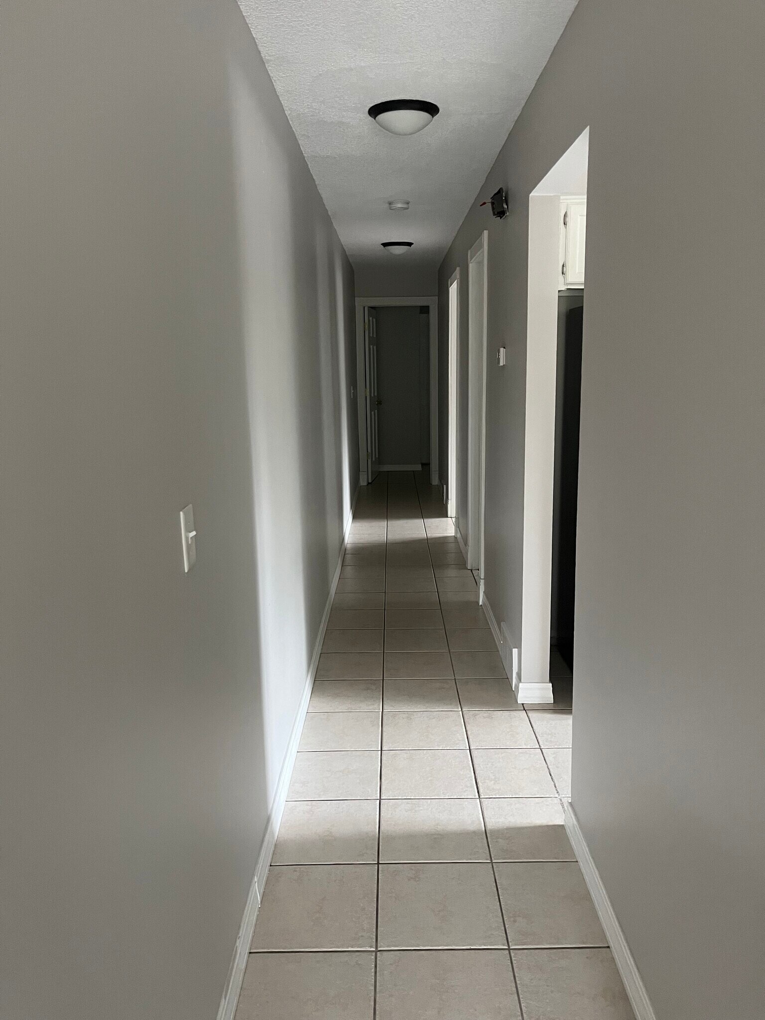 Hallway to main floor bedrooms - 502 Sunnyside Ln