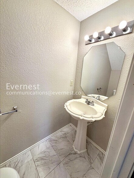 Building Photo - 13923 Conner Downs Dr