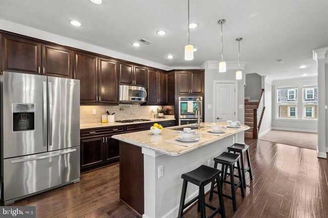 Building Photo - 722 Crown Park Ave