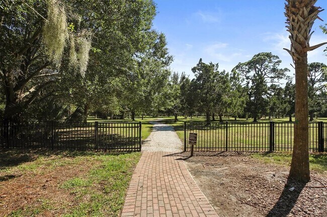 Building Photo - 1711 Starling Dr