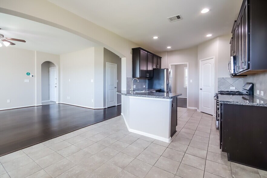 Building Photo - 15002 Golden Summer Ct