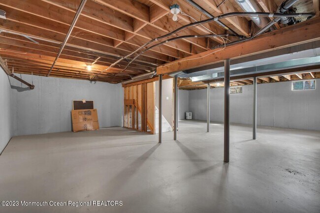 Building Photo - 9 Dolphin Ct
