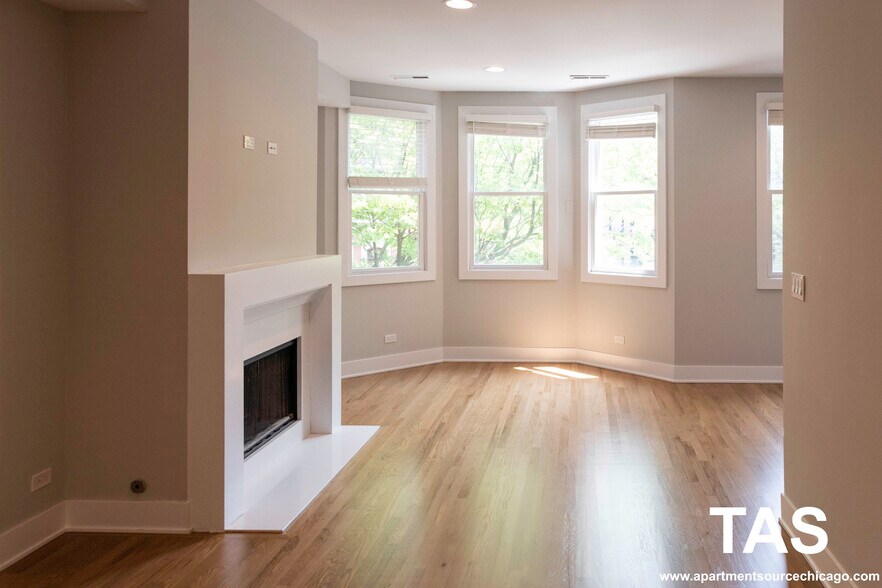 Building Photo - 2320 N Southport Ave