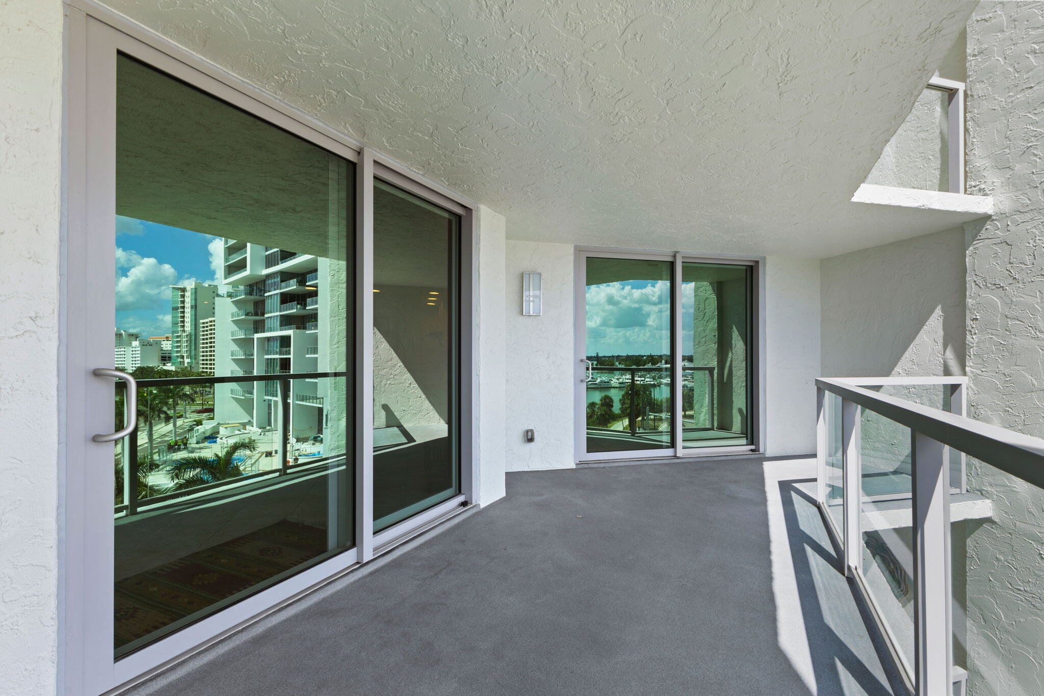 Spacious balcony - 1111 N Gulfstream Ave