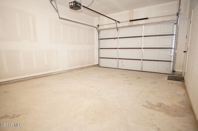 Building Photo - 14380 Tobe Davis Dr